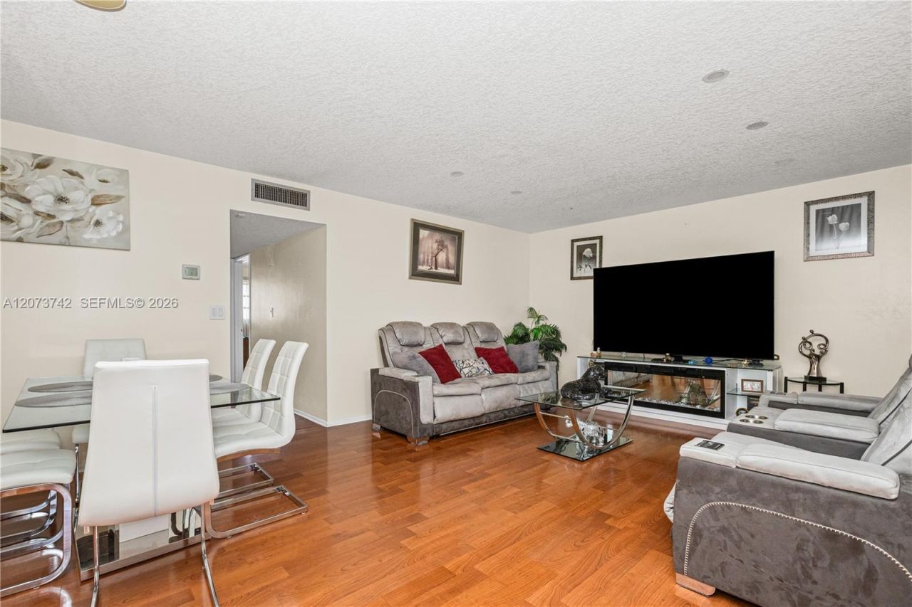 5300 Washington St , Unit E209, Hollywood, FL 33021 Photo