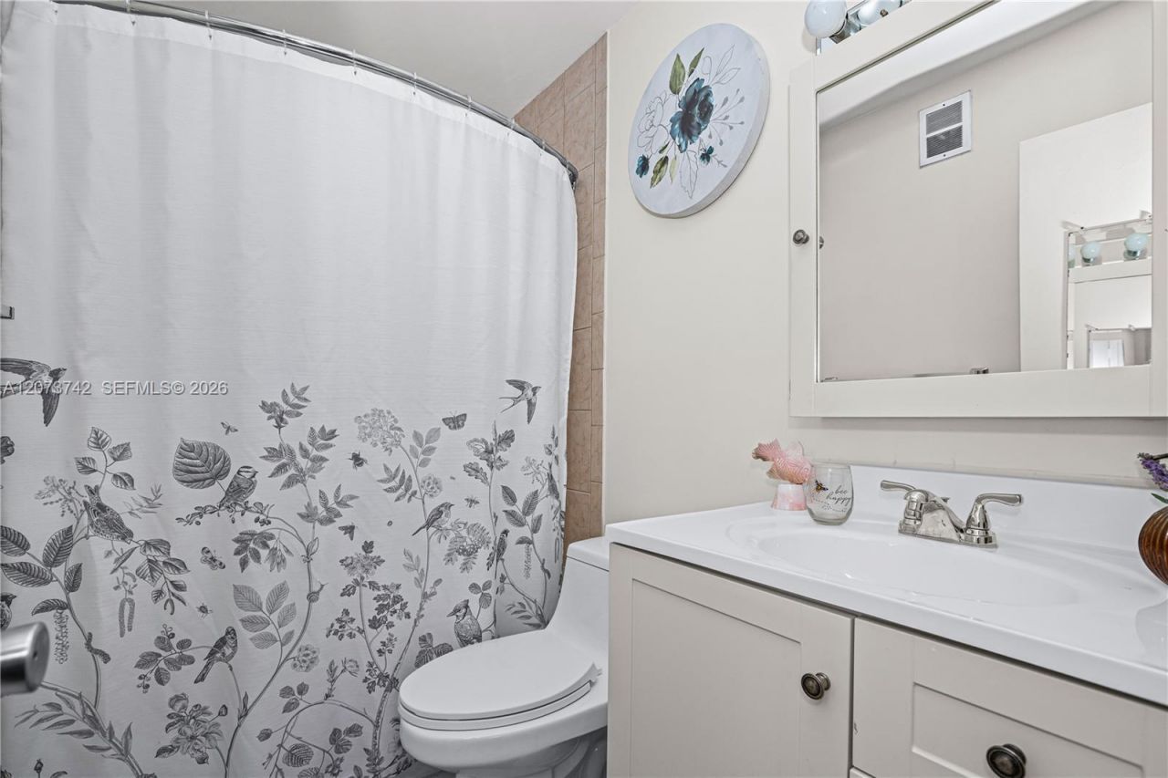 5300 Washington St , Unit E209, Hollywood, FL 33021 Photo