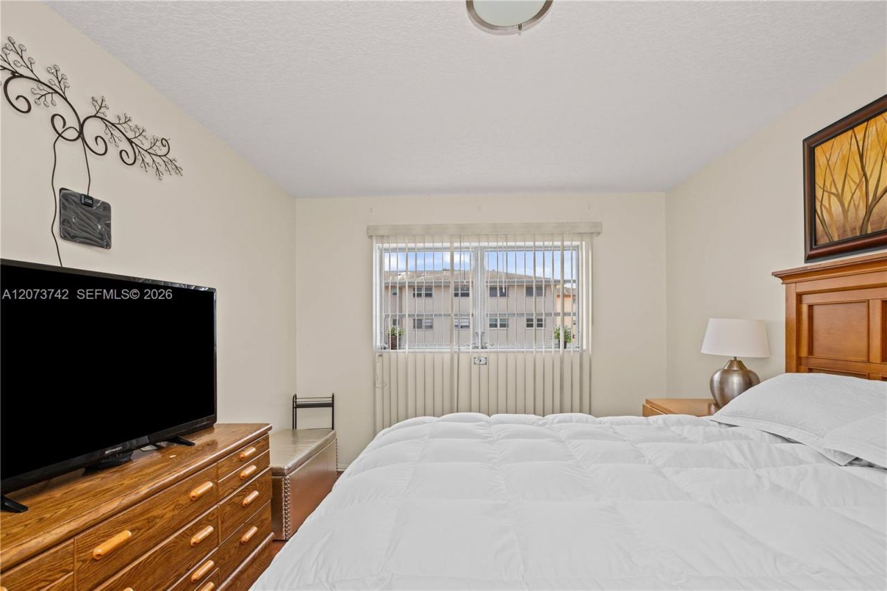 5300 Washington St , Unit E209, Hollywood, FL 33021 Photo