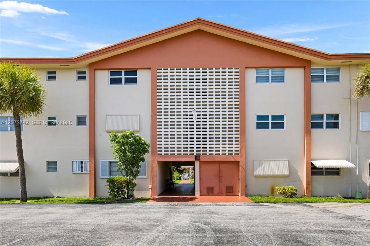 5300 Washington St , Unit E209, Hollywood, FL 33021 Photo