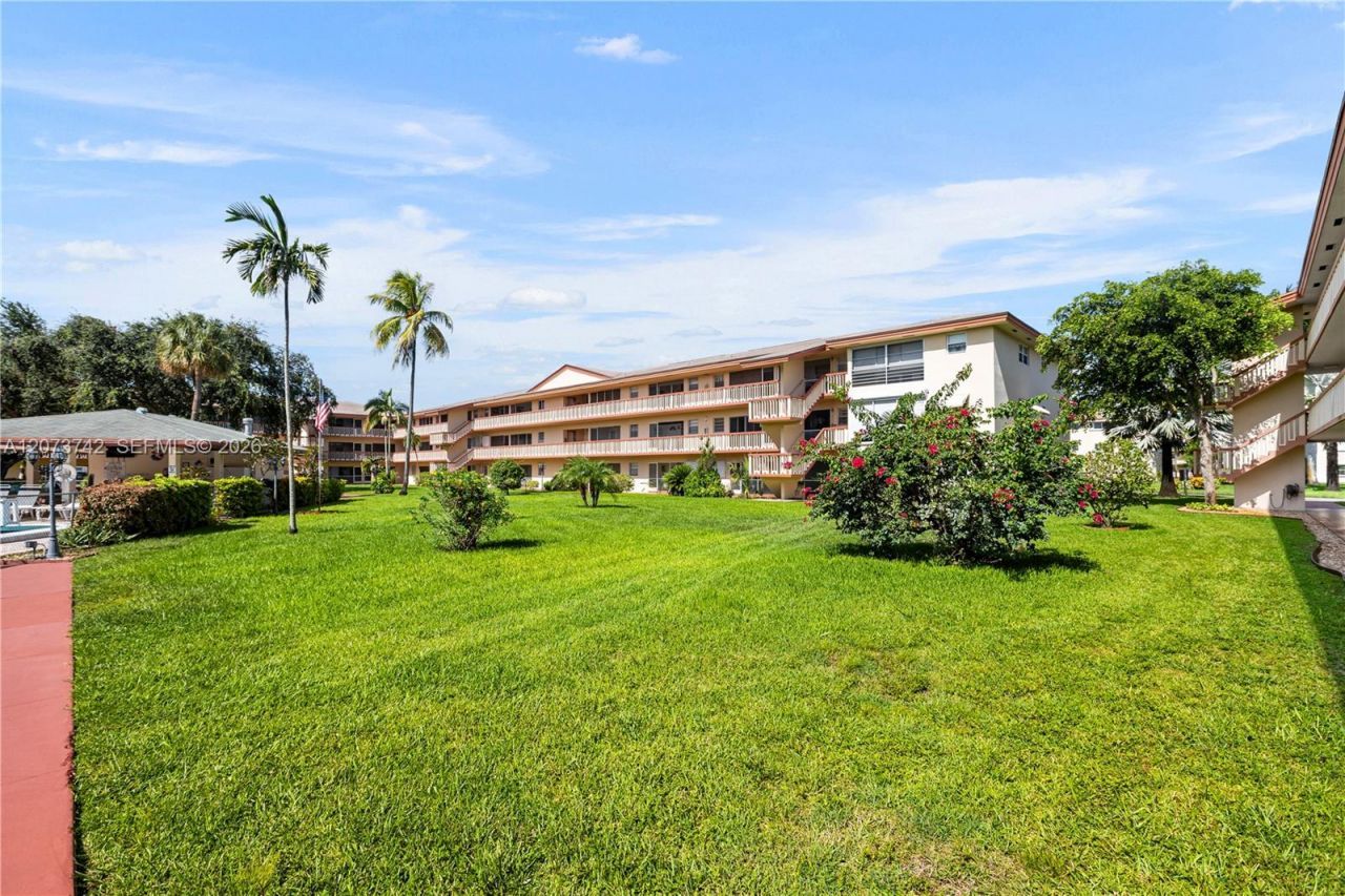 5300 Washington St , Unit E209, Hollywood, FL 33021 Photo