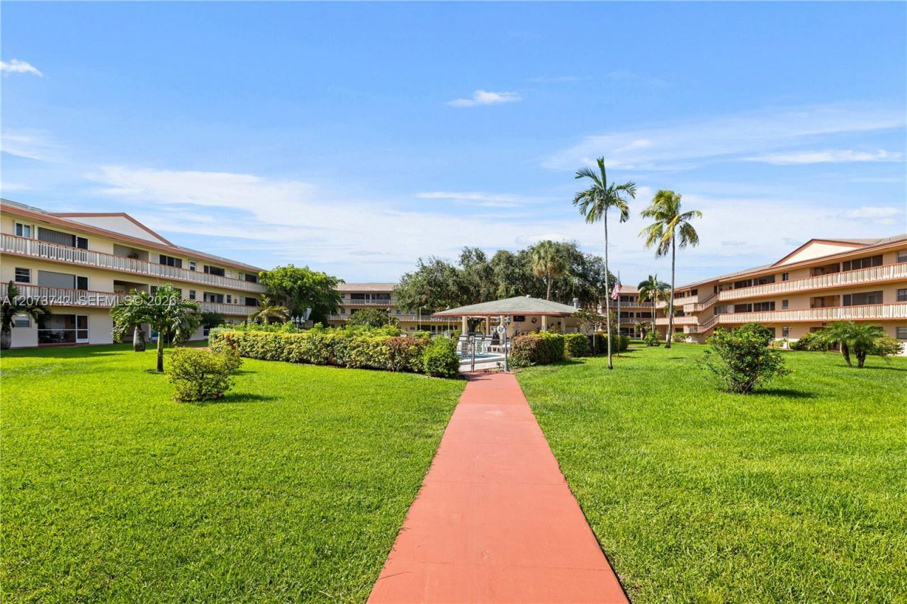 5300 Washington St , Unit E209, Hollywood, FL 33021 Photo