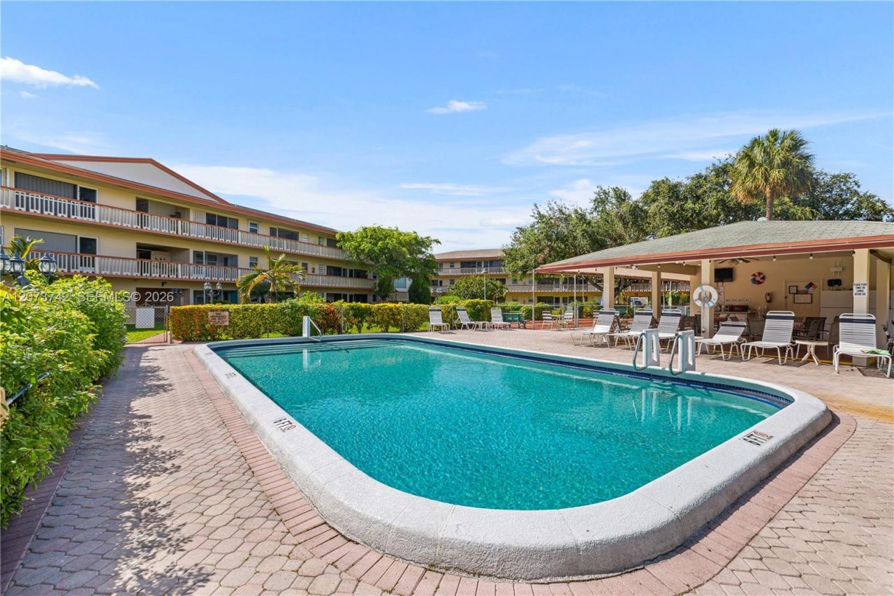 5300 Washington St , Unit E209, Hollywood, FL 33021 Photo