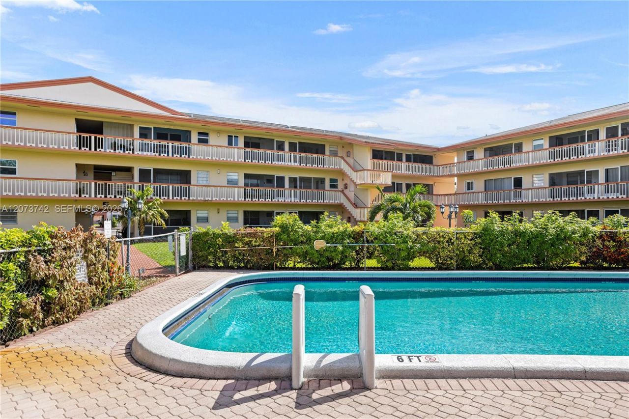 5300 Washington St , Unit E209, Hollywood, FL 33021 Photo