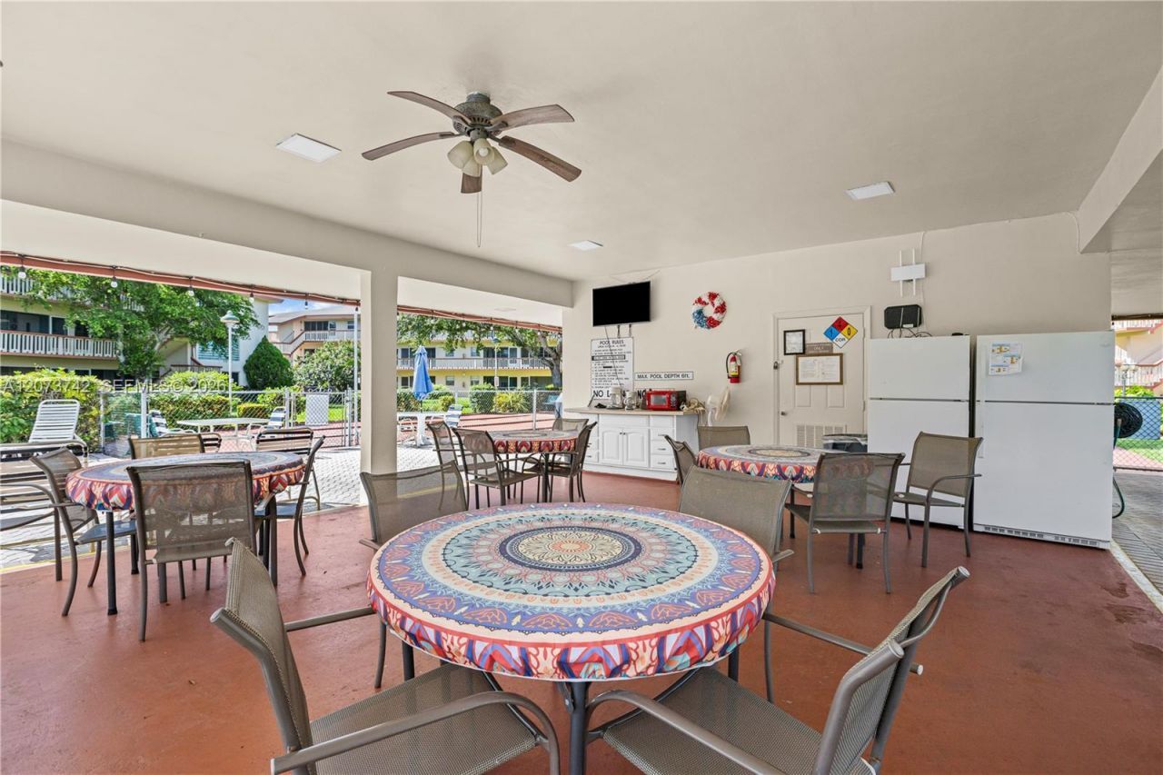 5300 Washington St , Unit E209, Hollywood, FL 33021 Photo
