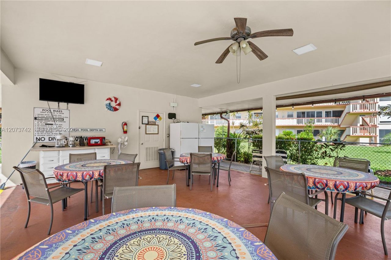 5300 Washington St , Unit E209, Hollywood, FL 33021 Photo