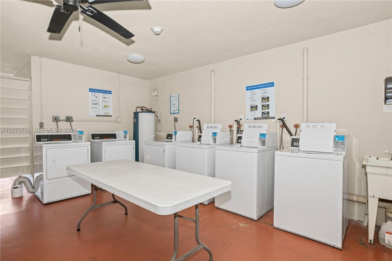 5300 Washington St , Unit E209, Hollywood, FL 33021 Photo