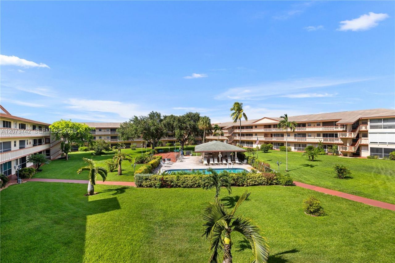 5300 Washington St , Unit E209, Hollywood, FL 33021 Photo