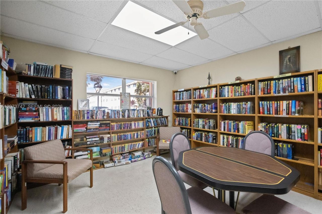 5300 Washington St , Unit E209, Hollywood, FL 33021 Photo