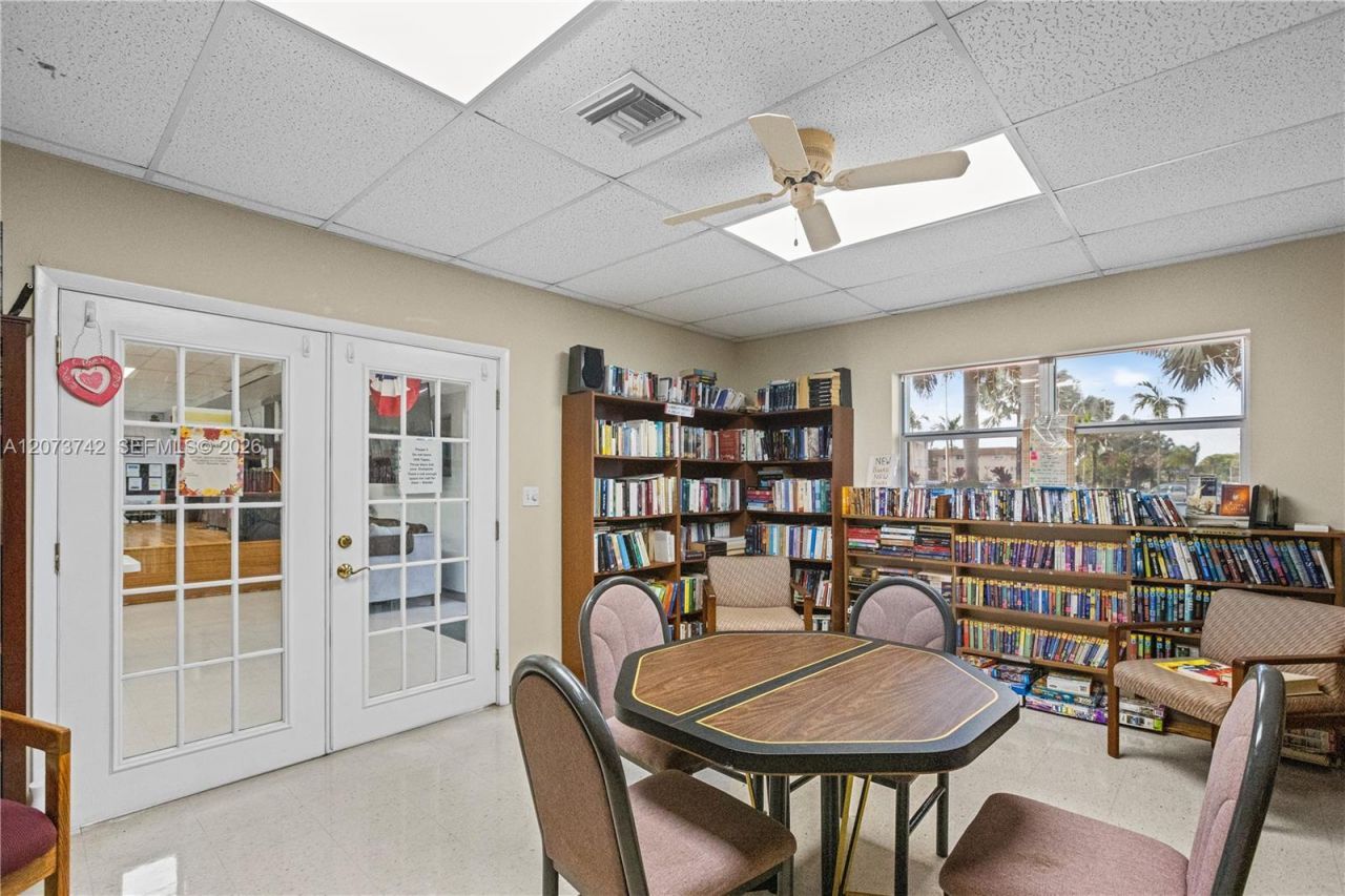 5300 Washington St , Unit E209, Hollywood, FL 33021 Photo
