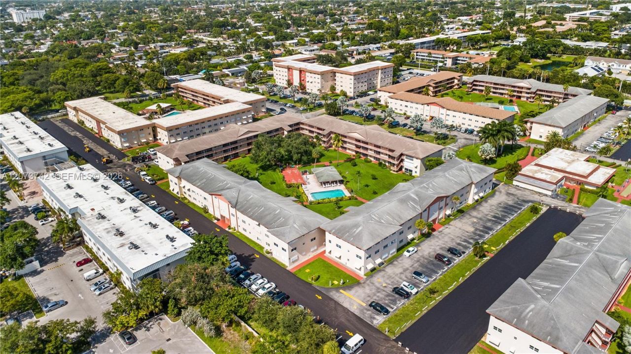 5300 Washington St , Unit E209, Hollywood, FL 33021 Photo