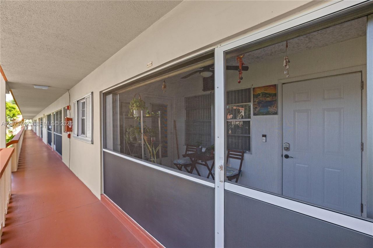 5300 Washington St , Unit E209, Hollywood, FL 33021 Photo