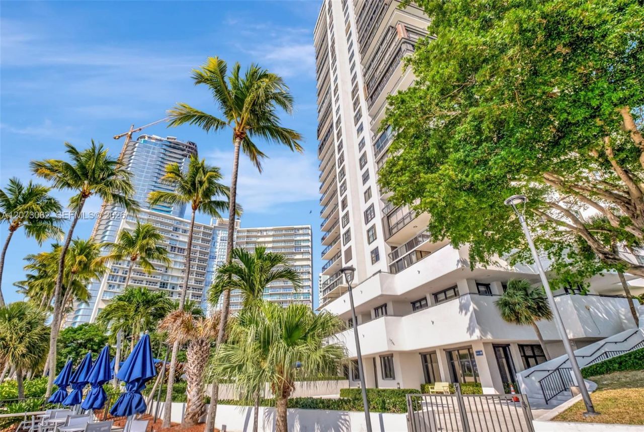 2333 Brickell Ave , Unit 2814, Miami, FL 33129 Photo