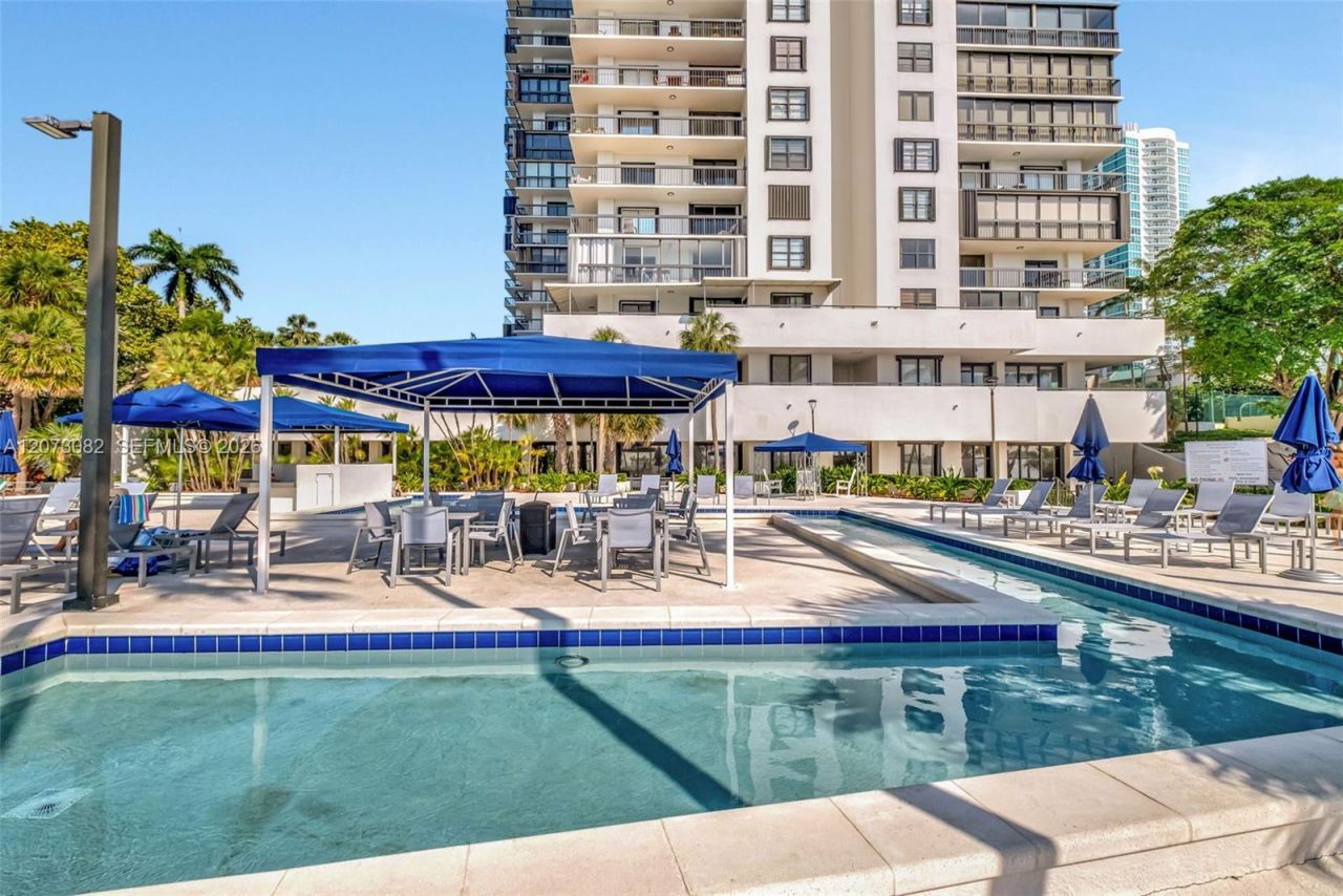 2333 Brickell Ave , Unit 2814, Miami, FL 33129 Photo