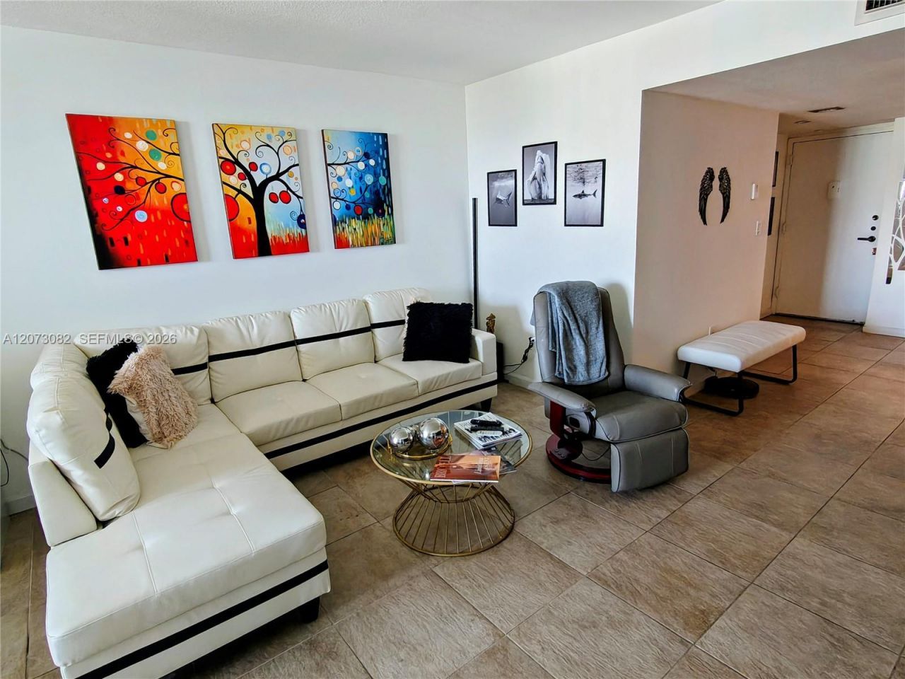 2333 Brickell Ave , Unit 2814, Miami, FL 33129 Photo