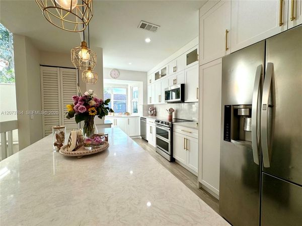 12617 NW 14th St , Sunrise, FL 33323
