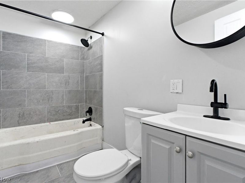 7211 Dearborn Avenue, Cleveland, OH 44104 Photo 23
