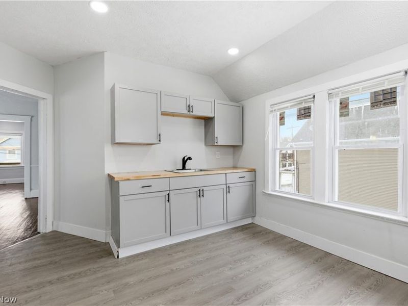 7211 Dearborn Avenue, Cleveland, OH 44104 Photo 29