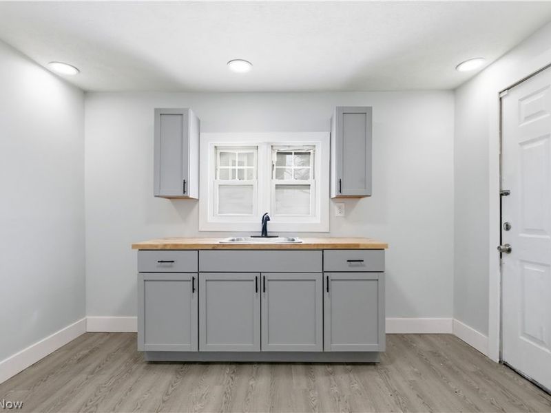7211 Dearborn Avenue, Cleveland, OH 44104 Photo 44