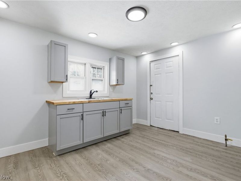 7211 Dearborn Avenue, Cleveland, OH 44104 Photo 45