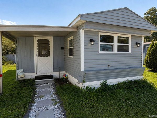 16 jennifer Court , Poughkeepsie, NY 12601