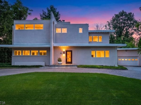 94 Oakwood Dr, New Providence, NJ 07974