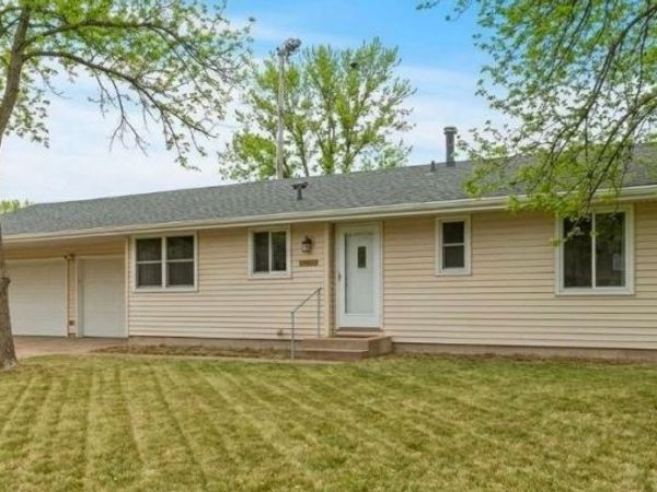 10361 Uplander Street NW, Coon Rapids, MN 55433