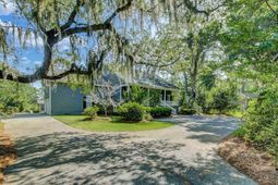 8704 Middleton Point Lane photo 4