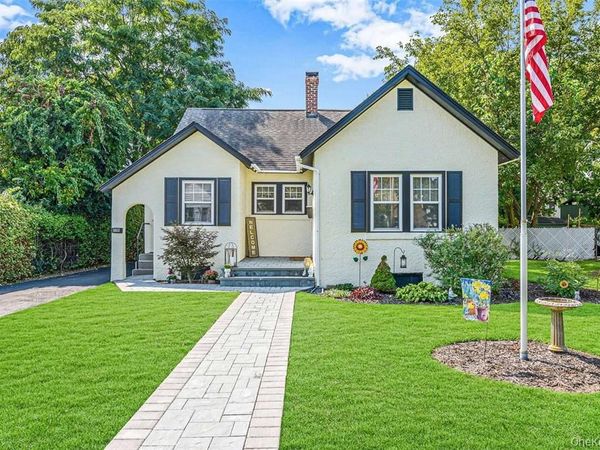 510 Secatogue Avenue, Farmingdale, NY 11735