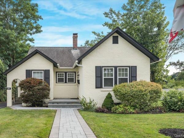 510 Secatogue Avenue, Farmingdale, NY 11735