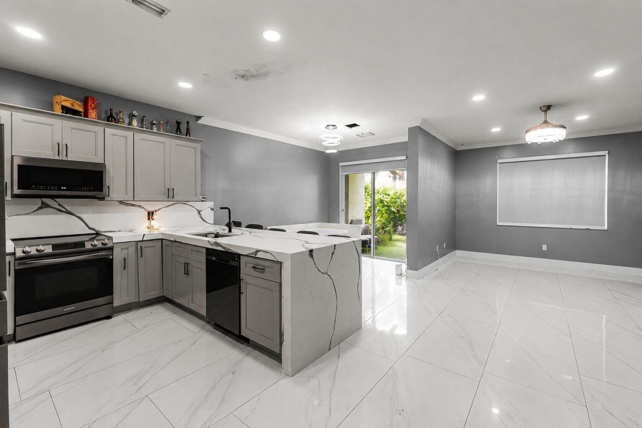 6119 Seminole Gardens Circle, Riviera Beach, FL 33418 Photo
