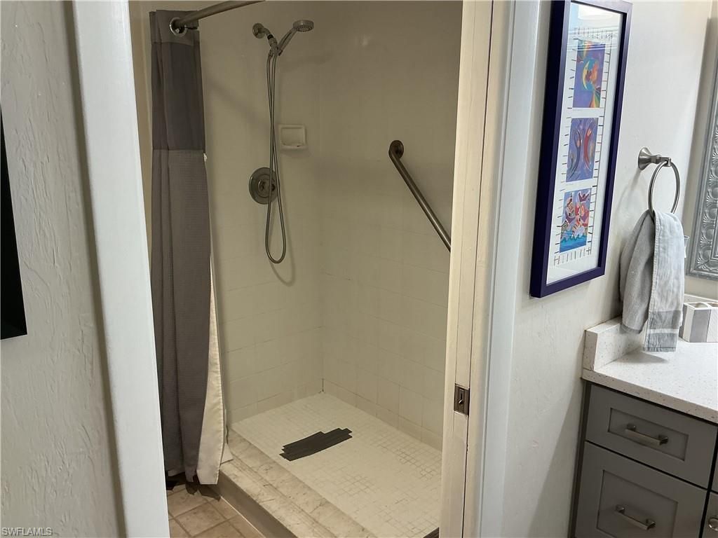 5730 Trailwinds Dr, Unit 411, Fort Myers, FL 33907 Photo