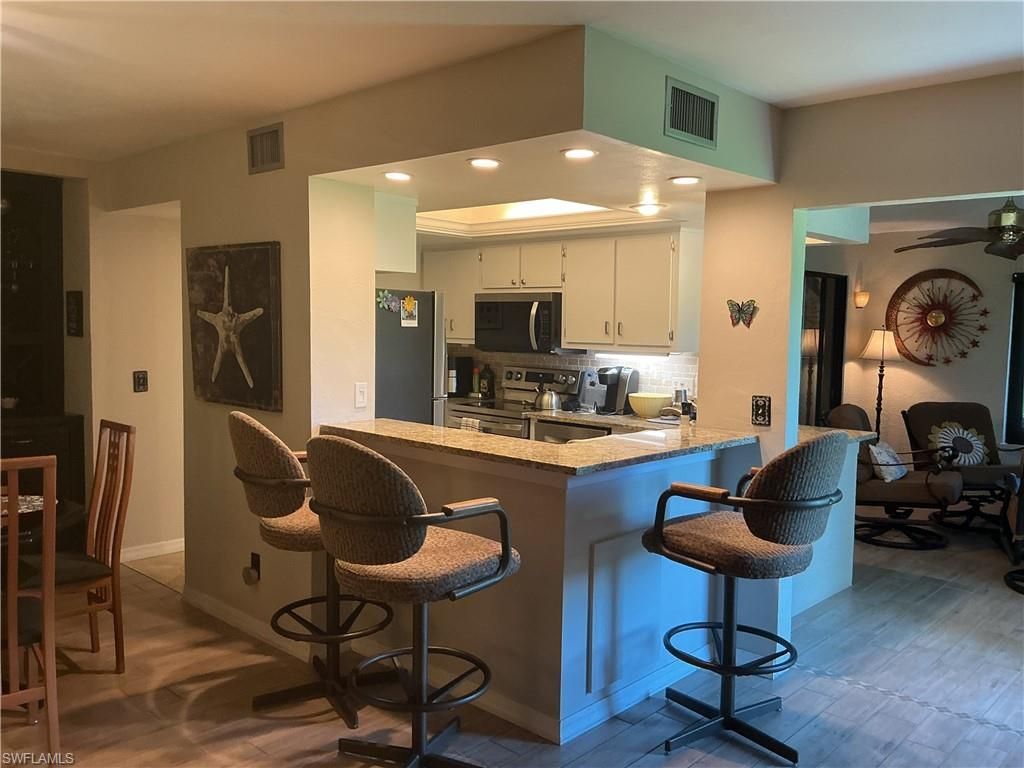 5730 Trailwinds Dr, Unit 411, Fort Myers, FL 33907 Photo