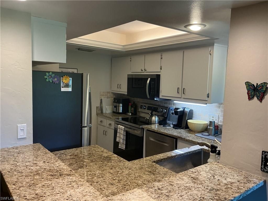 5730 Trailwinds Dr, Unit 411, Fort Myers, FL 33907 Photo