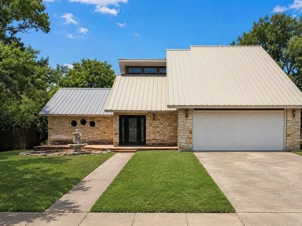 302 Meadow Creek DR, Pflugerville, TX 78660