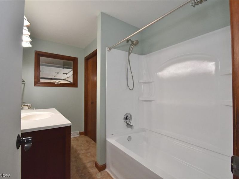 3706 Poe Road, Medina, OH 44256 Photo 12