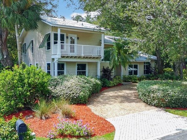 15 HERITAGE Way, Sewalls Point, FL 34996