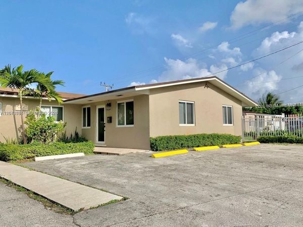 10300 NW 35th Ct , Miami, FL 33147