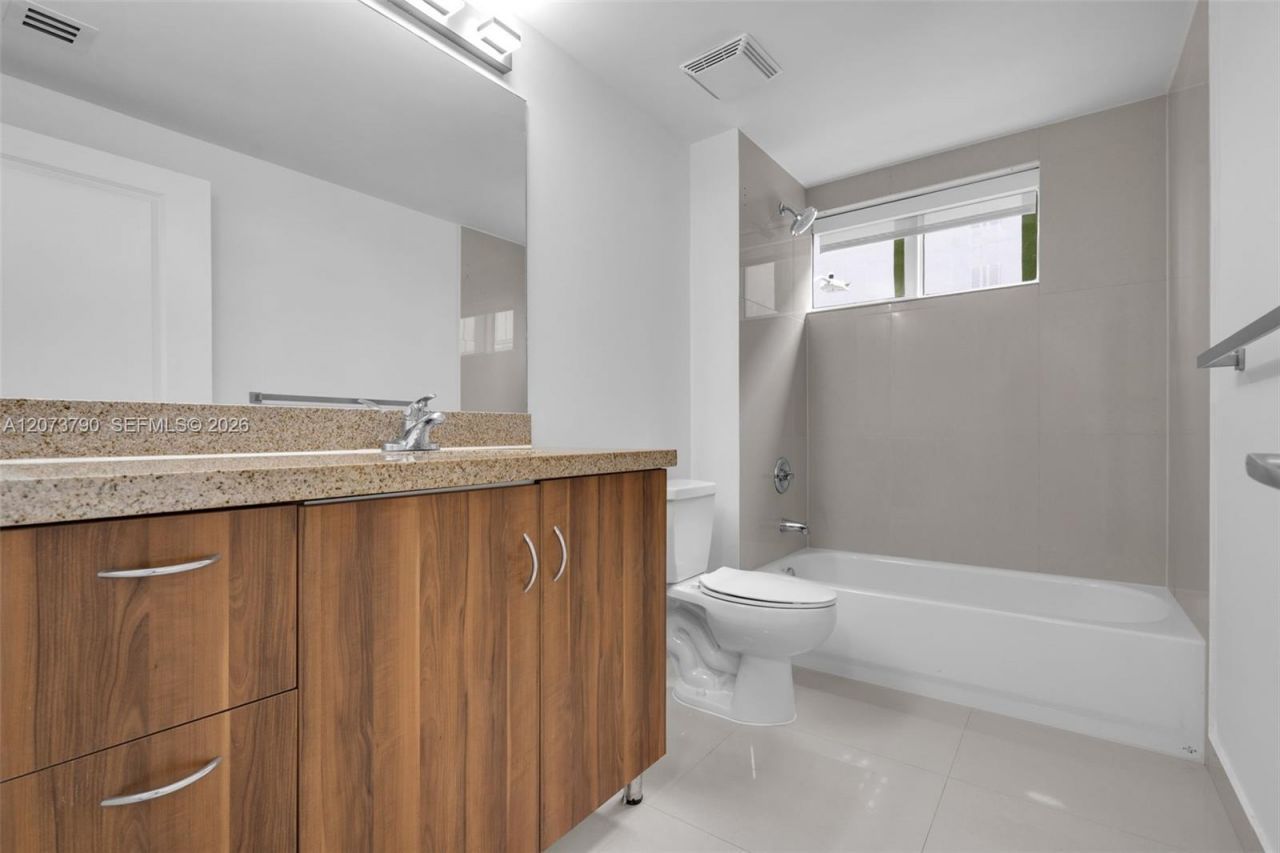 601 NE 23rd St , Unit TH4, Miami, FL 33137 Photo