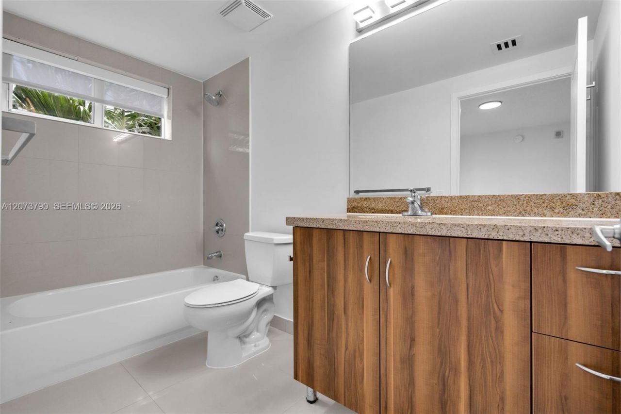 601 NE 23rd St , Unit TH4, Miami, FL 33137 Photo