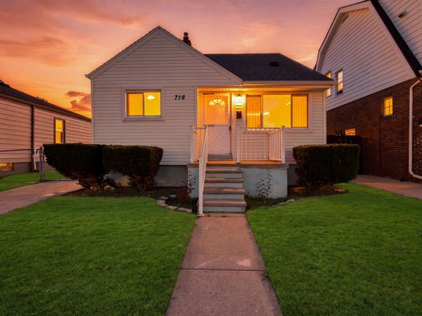 716 Mayflower Avenue, Lincoln Park, MI 48146
