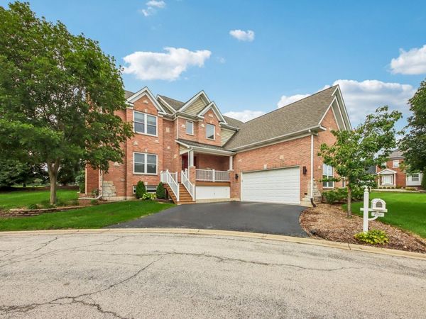 5 Park Place Circle , Hawthorn Woods, IL 60047