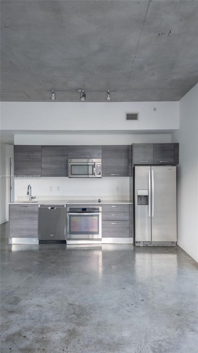 151 SE 1st St , Unit 811, Miami, FL 33131 Photo