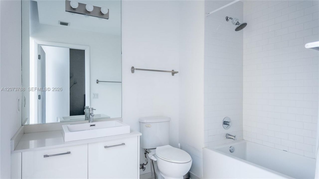 151 SE 1st St , Unit 811, Miami, FL 33131 Photo