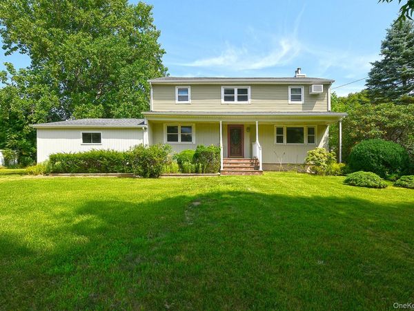 6 Duquesne Drive , Greenlawn, NY 11740