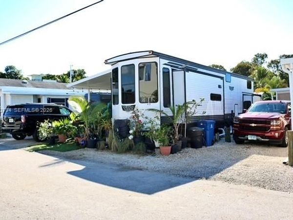 325 Calusa St , Key Largo, FL 33037