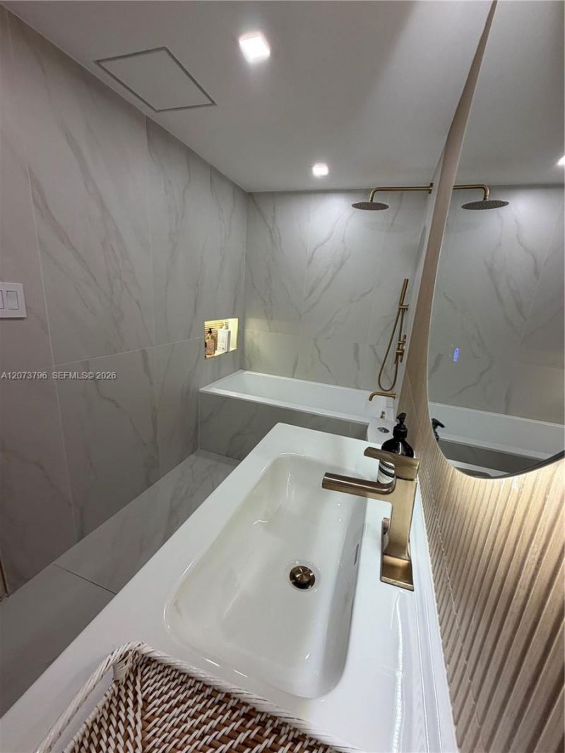1025 92nd St , Unit 405, Bay Harbor Islands, FL 33154 Photo