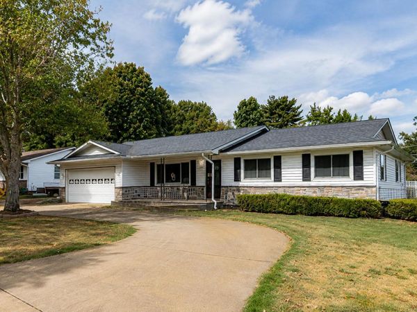 114 N Seneca Street , Grove, OK 74344