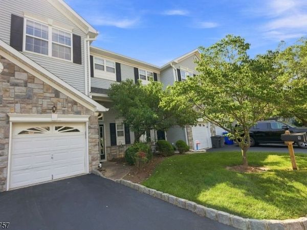 9 Bridgepointe Dr, Old Bridge, NJ 08879
