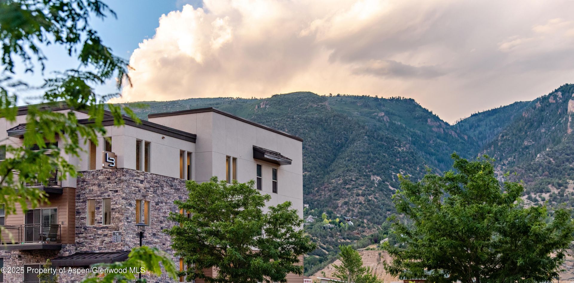 253 Wulfsohn Road, Unit 304, Glenwood Springs, CO 81601 Main Photo